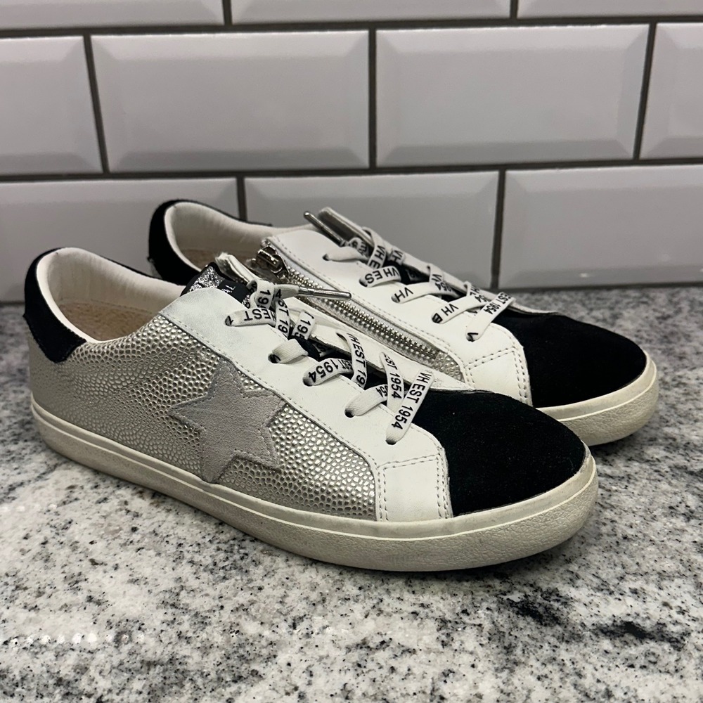 Vintage Havana Womens 8 Sneakers Silver Black Star Side Zip Branded Laces Casual